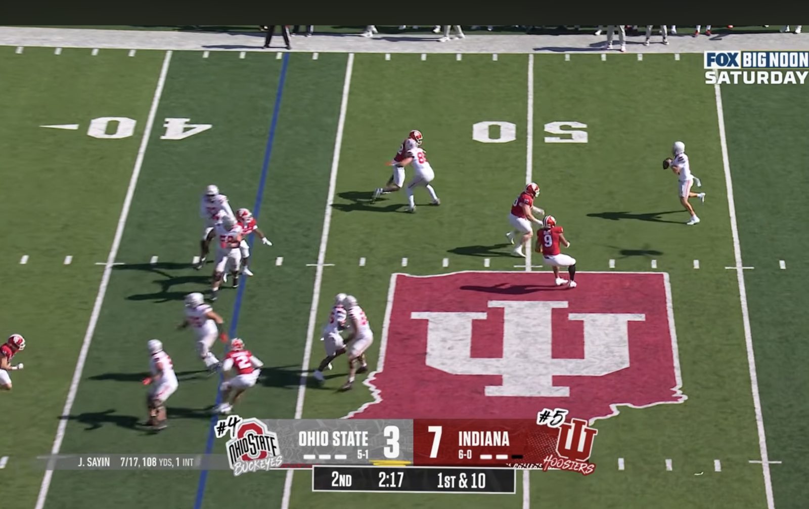 Sayin still has the ball on the right while the screen wall has released to the left